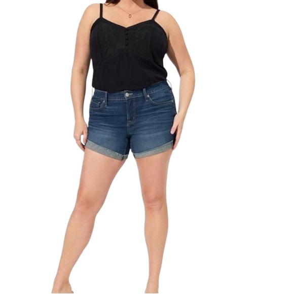 NWT Torrid Mid Rise Mid Short - Picture 1 of 11
